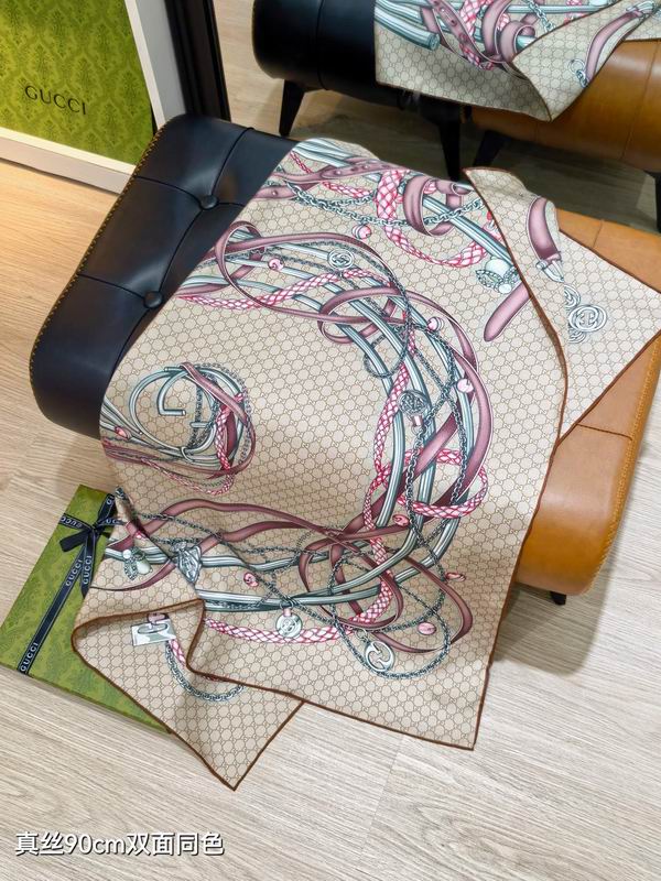 Gucci silk Scarf 90X90cm E091809